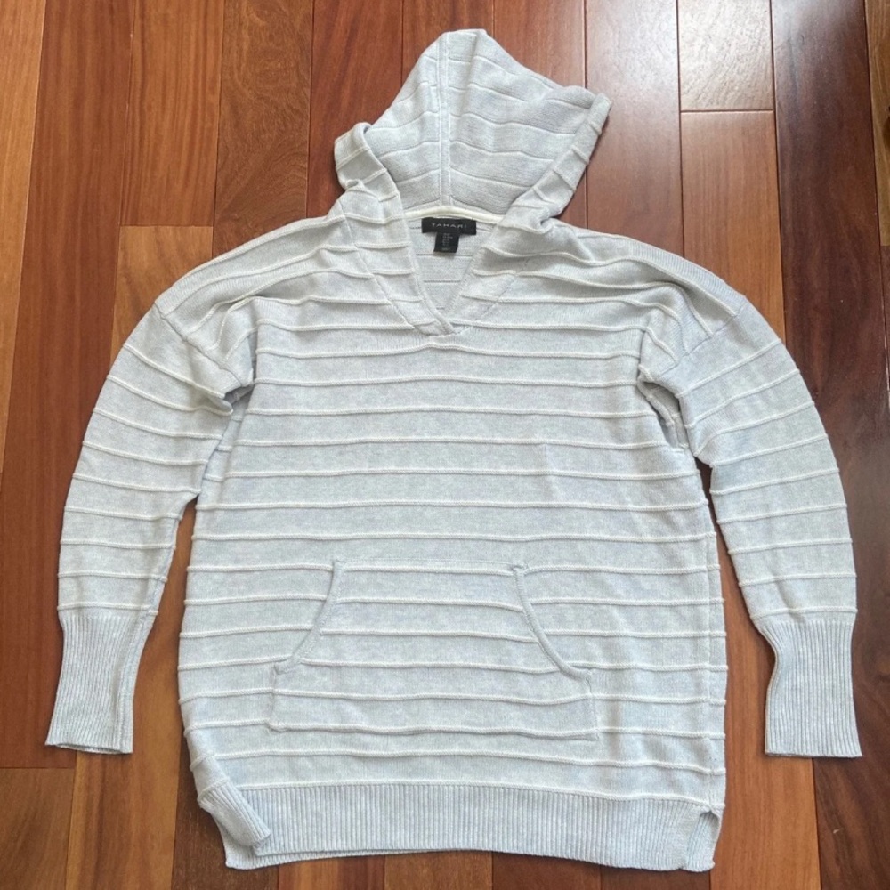 5/$25 Tahari Sz M Sweater Hoodie